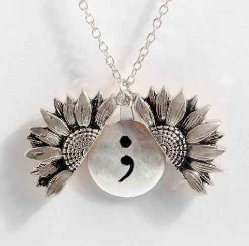 Sunflower Double-layer Lettering Necklace - BOSS MANGO