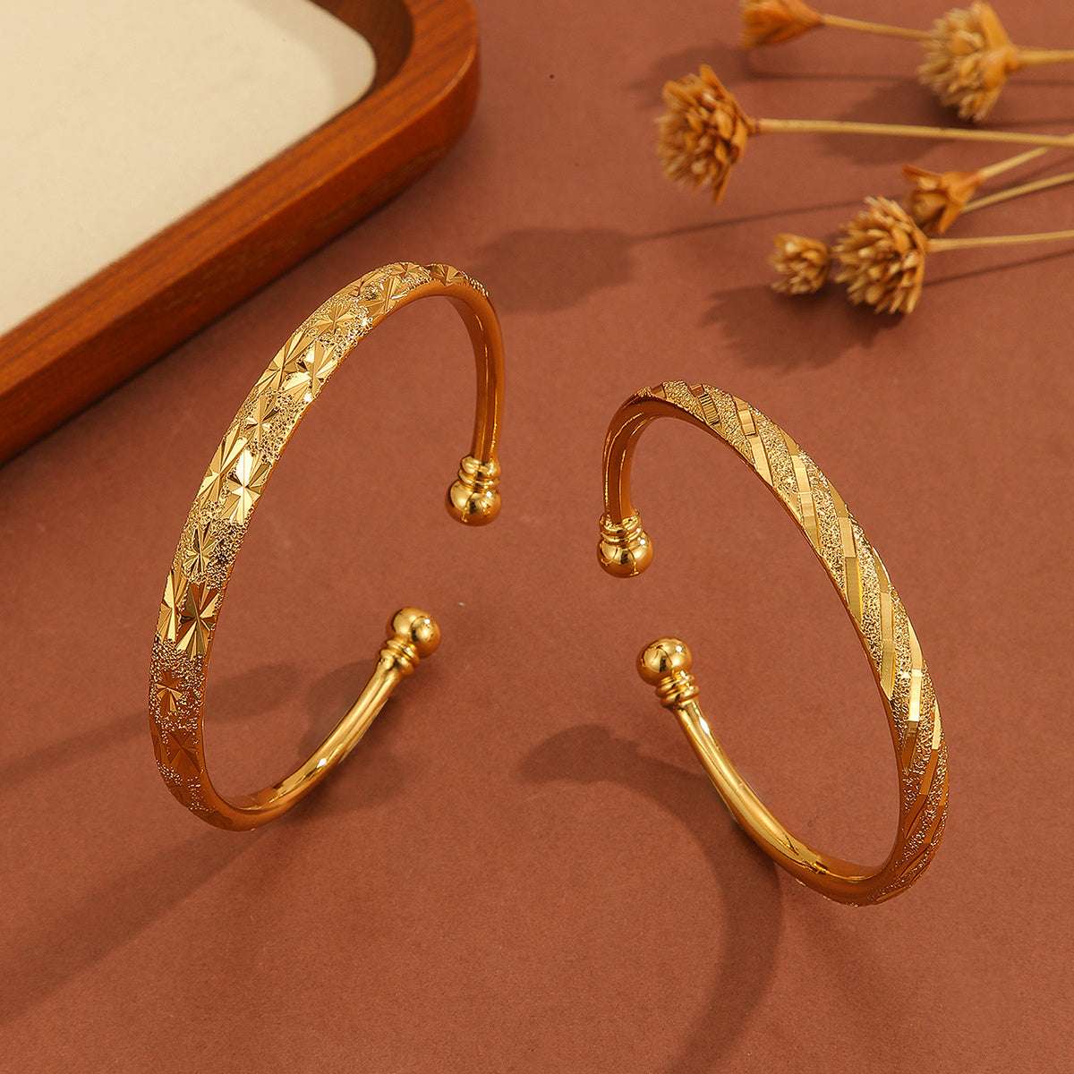 1pcsVintage Gold-plated 18k Delicate Pattern Bracelet, Sand Gold Women's Open Bracelet, Suitable For Daily Wear Holiday Gifts