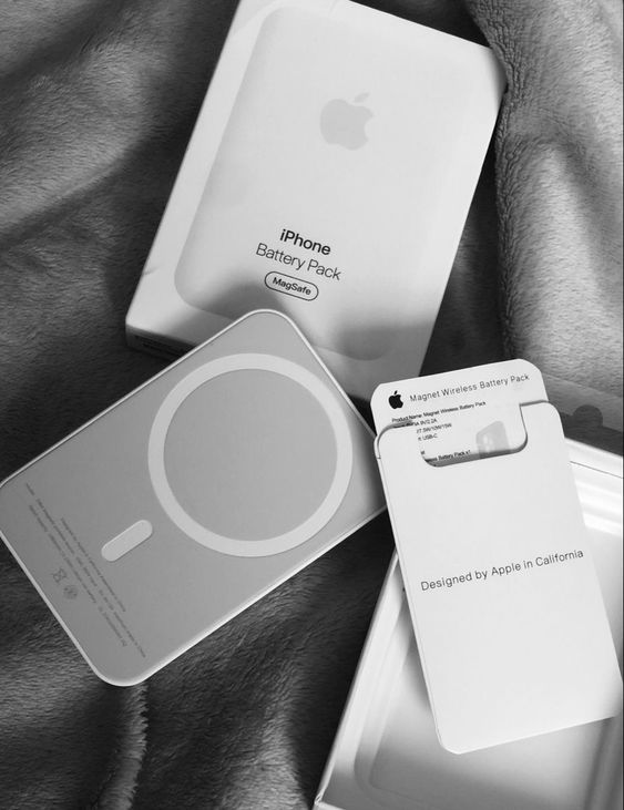Buy MagSafe Powerbank | Fast Wireless Charging Power Bank 10000mAh From_KlickPin_CF_Pin_by_Giulia_Latini_on_autoregali___Vintage_phone_case_Apple_watch_accessories_Apple_products